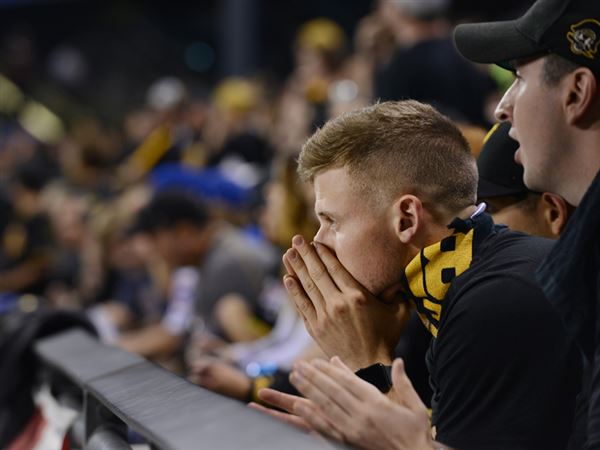 NL wild-card game: 'Steve Bartman' shows up at PNC Park