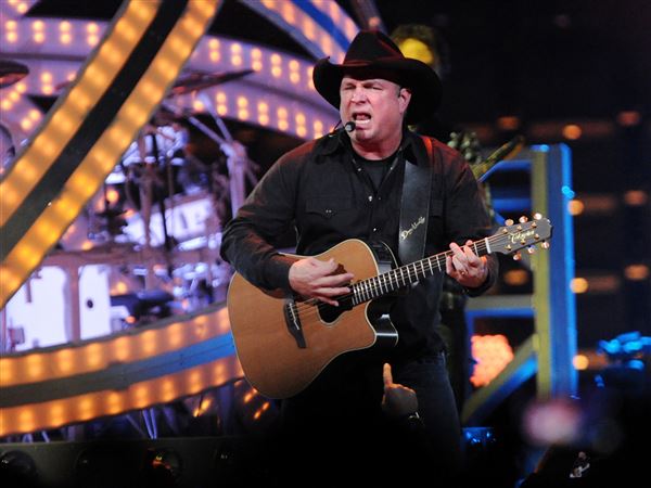 Garth Brooks opens up about Roberto Clemente inspiring his love