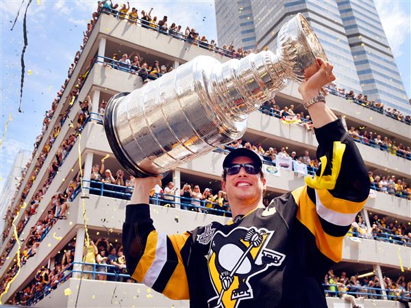 Huge victory parade for Pittsburgh Penguins' second straight