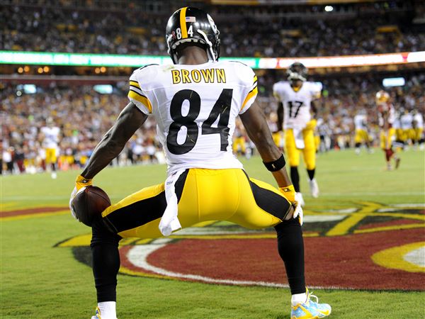 Pittsburgh Steelers wide receiver Antonio Brown (84) runs off the field  following his touchdown against the Tennessee Titans in the first quarter  at Heinz Field in Pittsburgh on November 16, 2017. Photo