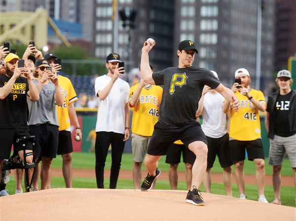 Crosby looks back on his baseball days ahead of Winter Classic