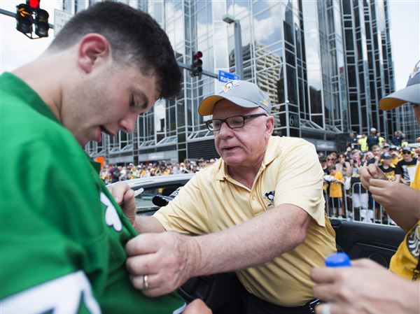 Photo: DAVE ANDREYCHUK, STANLEY CUP HONORED IN VICTORY PARADE AT