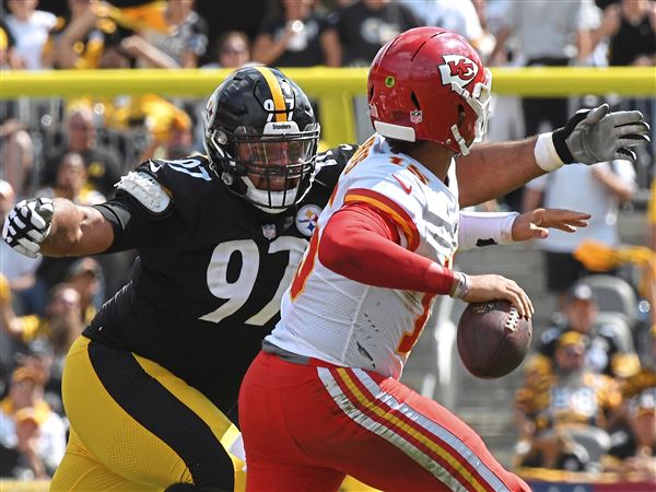 Chiefs' Patrick Mahomes asks Steelers' Ben Roethlisberger for a jersey