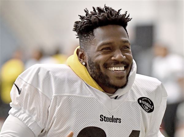 Former Steelers Great Antonio Brown Has The Audacity To Suggest He'd Step  Up For Pittsburgh