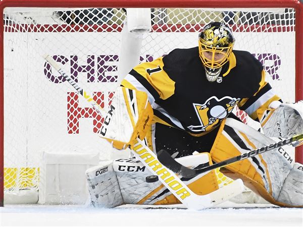 Penguins goalie Casey DeSmith makes stunning save in win over Devils