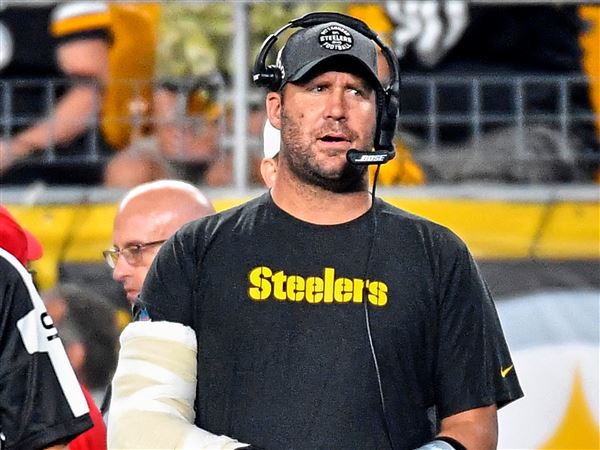 Ben Roethlisberger Watches Pittsburgh Penguins Warmup In No. 7