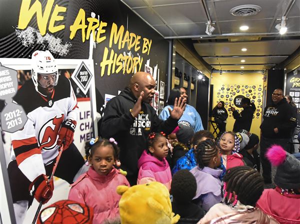 Nhl S Black Hockey History Mobile Museum Visits Miller Elementary In Hill District Pittsburgh Post Gazette