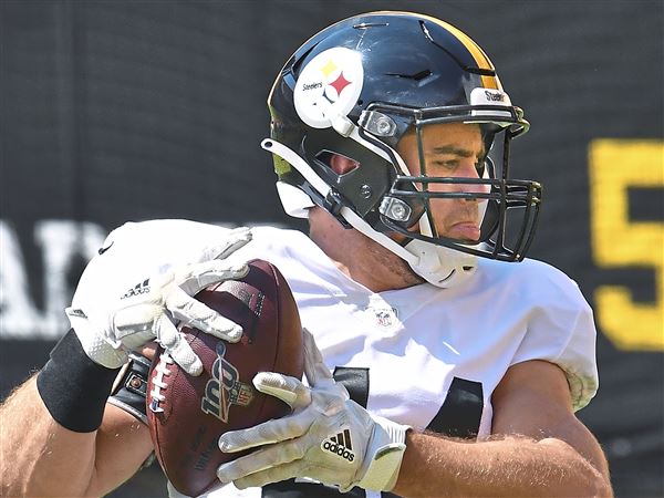 Pittsburgh Steelers fullback Derek Watt (44) practices before an