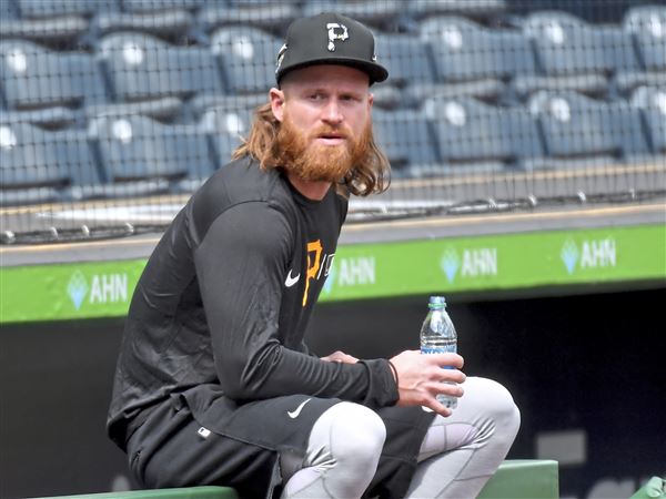 Reds win pregame anthem standoff with Pirates