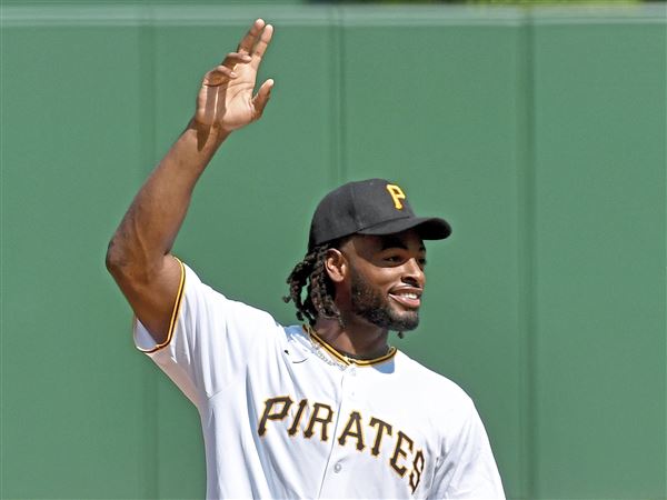 Steelers RB Najee Harris throws out Pirates first pitch