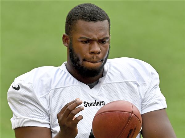 Pittsburgh Steelers punter Pressley Harvin III (6) warms up before an NFL  football game, Monday, November 8, 2021 in Pittsburgh. (AP Photo/Matt  Durisko Stock Photo - Alamy