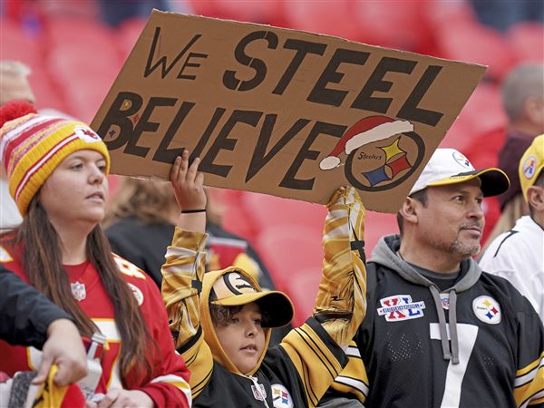 Ravens fan throws beer in face of Steelers fan while child looks on crying