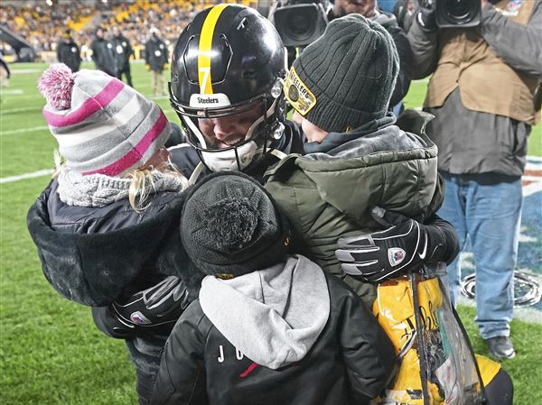 Emotional Ben Roethlisberger sat on bench long after Steelers