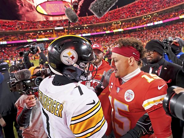 Chiefs' Patrick Mahomes asks Steelers' Ben Roethlisberger for a jersey