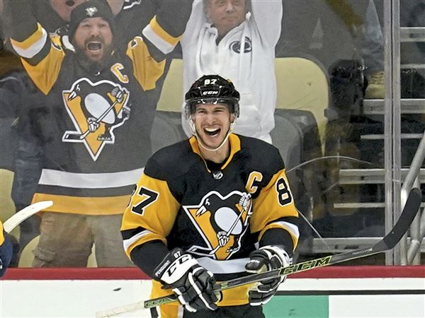 Sidney Crosby scores a hat trick of 