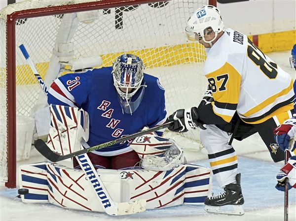 Rangers pour eight goals on Penguins in win