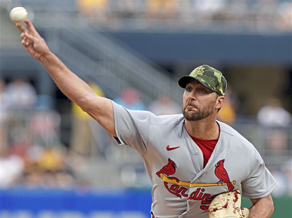 Wainwright, Molina help Cardinals to 5-3 win over Pirates