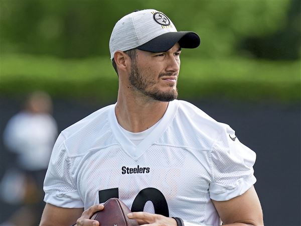 Chase Claypool Signs Old Mitch Trubisky Jersey at Soldier Field