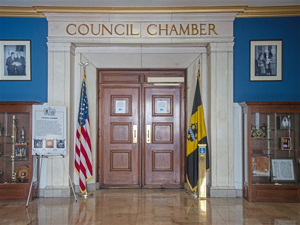 The door of the Pittsburgh City Council Chamber in the City-County Building, Pittsburgh, with a sign that says "masks required in council chamber" on Wednesday, Jun15, 2022. (Alicia Chiang/Post-Gazette)