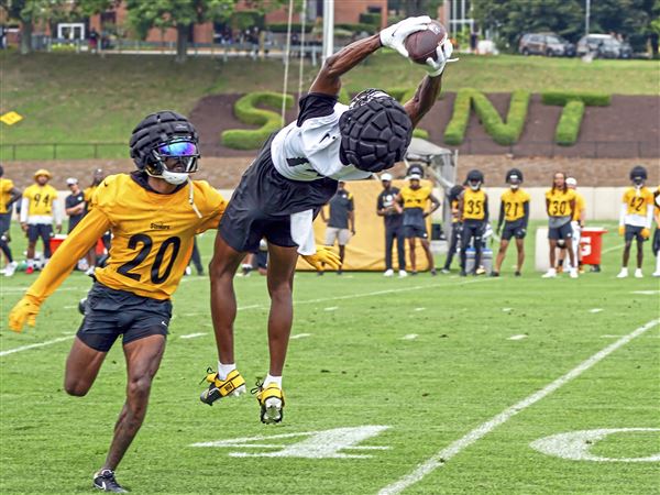 Kenny Pickett, George Pickens and Calvin Austin III wear their