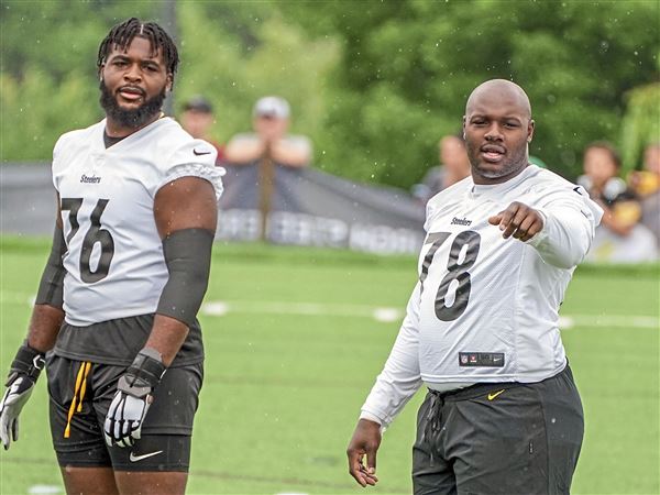 Steelers' Moore keeps ahold of his job