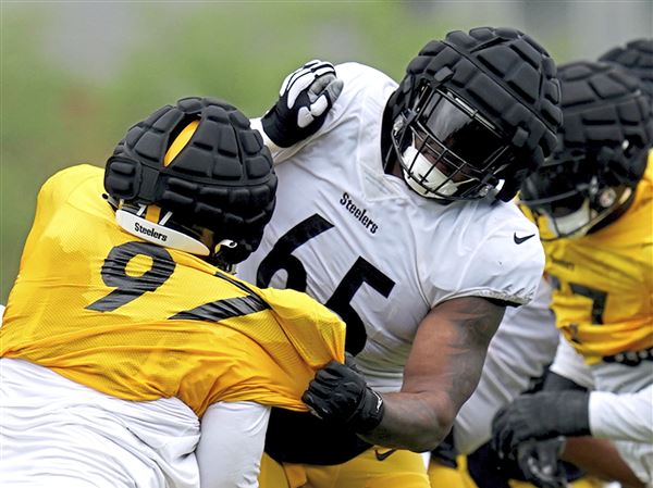 How Steelers left tackle Dan Moore Jr. keeps holding on to his starting  spot