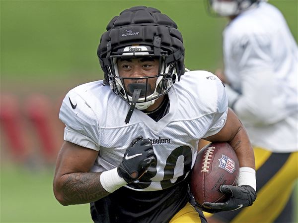 DEC 11th, 2022: Jaylen Warren #30 during the Steelers vs Ravens game in  Pittsburgh, PA. Jason Pohuski/CSM (Credit Image: © Jason Pohuski/CSM via  ZUMA Press Wire) (Cal Sport Media via AP Images