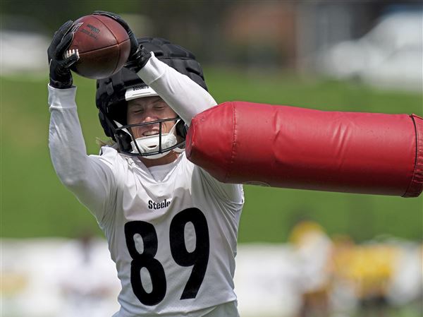 Pittsburgh Steelers wide receiver Gunner Olszewski (89) catches a pass in  front of cornerback Madre Harper (38)) during an NFL football team's  training camp workout in Latrobe, Pa., Tuesday, Aug. 1, 2023. (