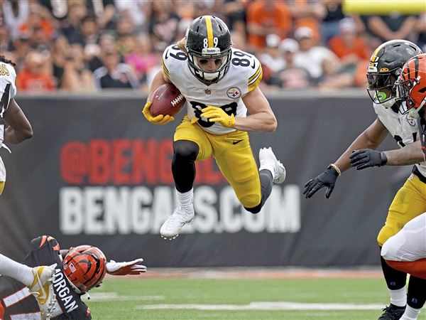 Gunner Olszewski just has to be a Patriots spy on the Steelers after this  play