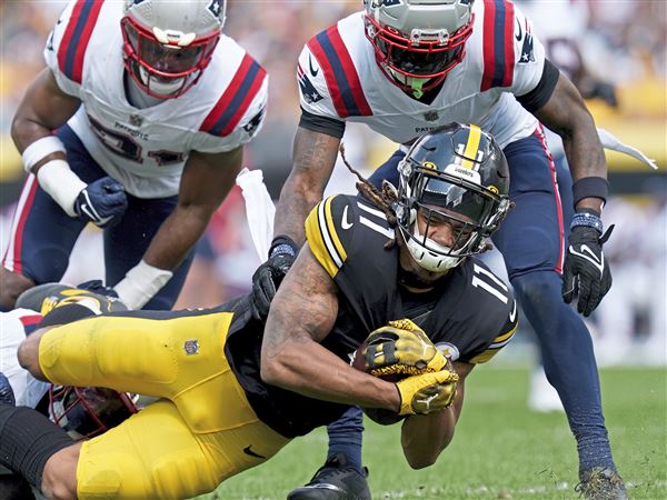 Ron Cook: Somehow, the Steelers' offense keeps producing red flags