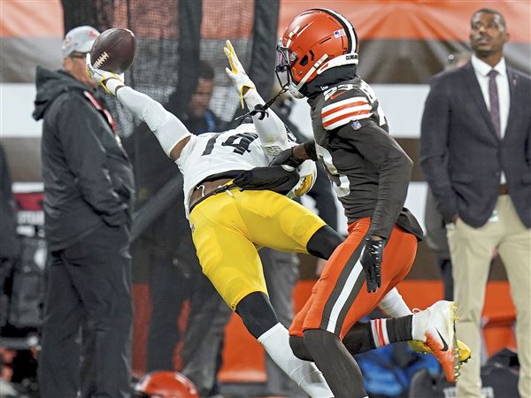 WATCH George Pickens onehanded catch amazes viewers thrills Pittsburgh  Steelers fans  WGAU