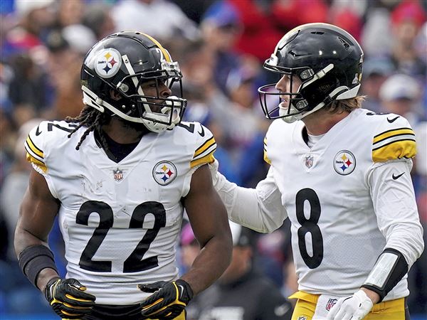 Steelers RB Najee Harris throws out Pirates first pitch