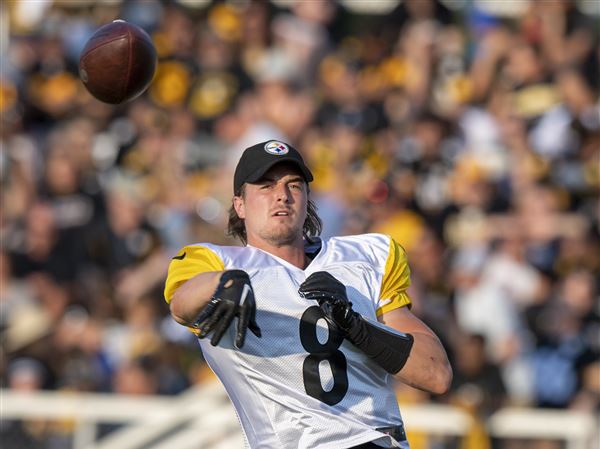 Steelers Coach Tomlin Won't Hold QB Kenny Pickett Back In Preseason