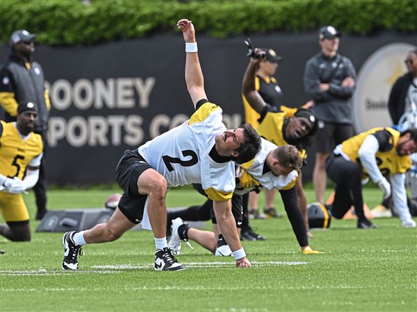 Steelers quarterback Mason Rudolph (2) stretches during warmups at the first day of Steelers Minicamp at the UPMC Rooney Sports Complex on the South Side on Tuesday May 27, 2025. 