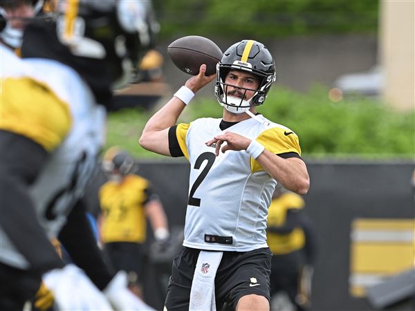 Steelers quarterback Mason Rudolph (2) throws a pass during the first day of Steelers Minicamp at the UPMC Rooney Sports Complex on the South Side on Tuesday May 27, 2025.
