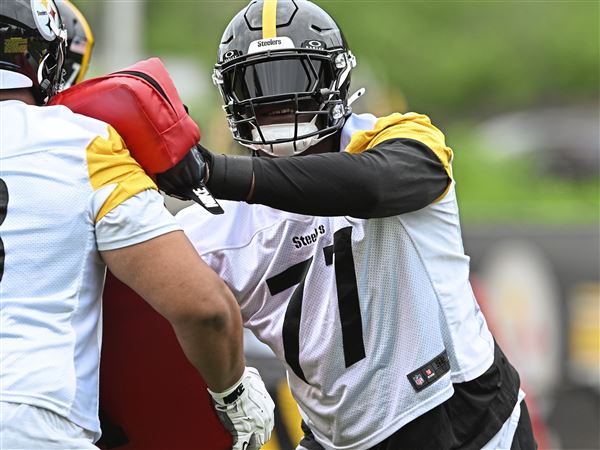 Steelers offensive lineman Broderick Jones runs a drill on the first day of Steelers Minicamp at the UPMC Rooney Sports Complex on the South Side on Tuesday May 27, 2025.