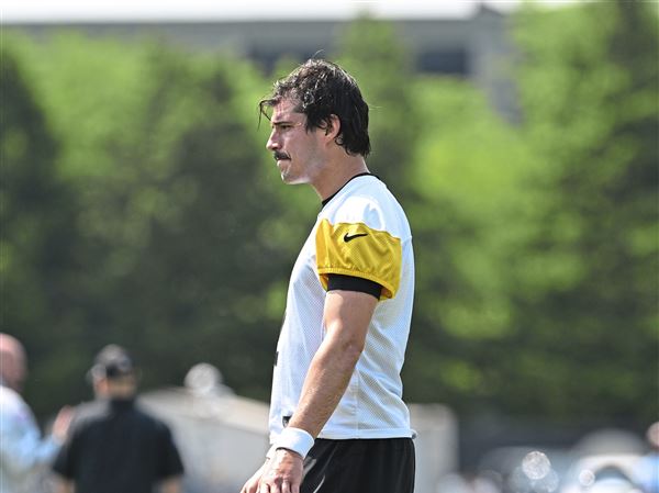Steelers quarterback Mason Rudolph (2) watches a drill during Steelers Minicamp at the UPMC Rooney Sports Complex on the South Side on Tuesday June 3, 2025. #steelersA1