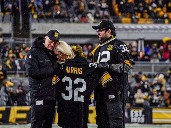 Steelers retire Franco Harris' No. 32 in somber ceremony at