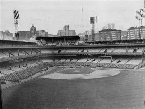 Former Pirates infielder Frank Thomas died today at the age of 93