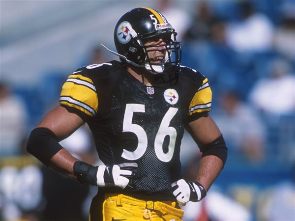 Linebacker Mike Vrabel of the Pittsburgh Steelers looks on from the News  Photo - Getty Images