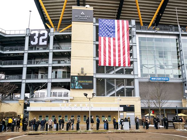 WATCH: Pittsburgh Steelers hold moment of silence to honor Franco Harris -  On3