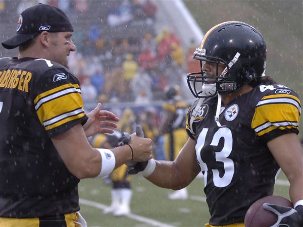 Photo: Steelers Hines Ward Teases Polamalu Hair in Pittsburgh -  PIT2010090201 