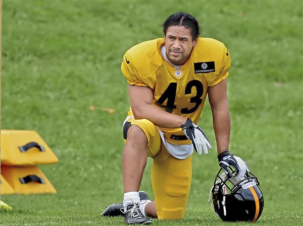 The face of disappointment: A young Steelers fan