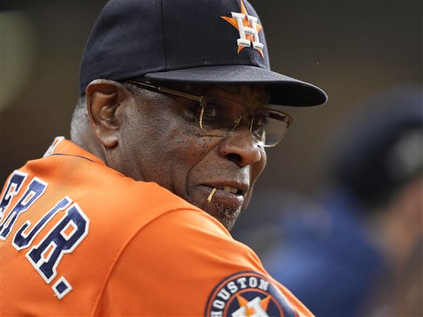 Astros fans team up in epic game of catch to return dropped hat at