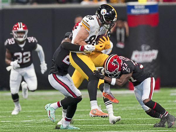 George Pickens player props odds, tips and betting trends for Week 6, Steelers vs. Buccaneers