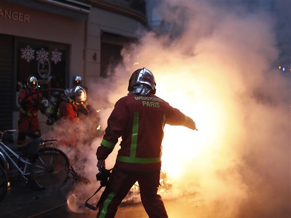 French Police Crack Down On Yellow Vests With Tear Gas Hundreds Of Arrests Pittsburgh Post 6504