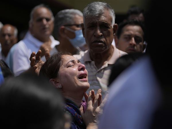 A woman  mourns at the funeral ofa relative  killed by Pakistani shelling in  Jammu, India, last Sunday.