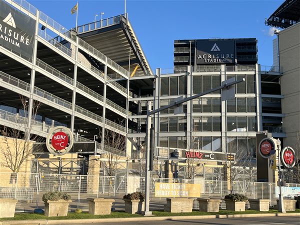 Acrisure Stadium (Heinz Field) –