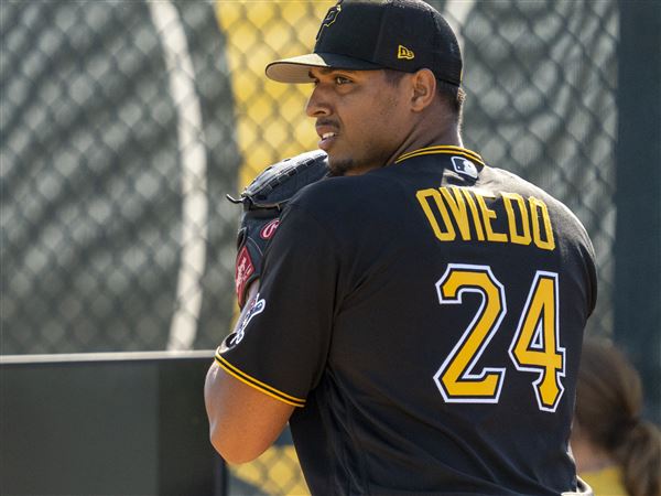 Family dons Clemente jerseys for first trip to spring training