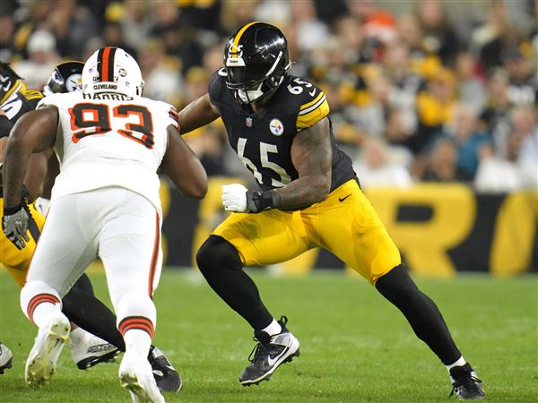 PFF grades: Dan Moore Jr. scores a 3.5/100 — really — as Steelers' pass  blocking is NFL's worst by a mile